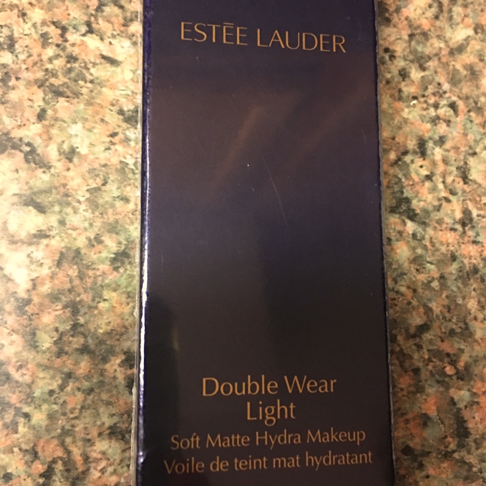 Estée Lauder double wear foundation, light color NEW, shrink wrap still intact